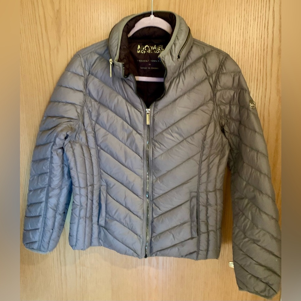 EUC Michael Kors Packable Down Fill Jacket - Size M- Taupe